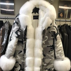 3/4 Women’s Jacket. 215-765-5454